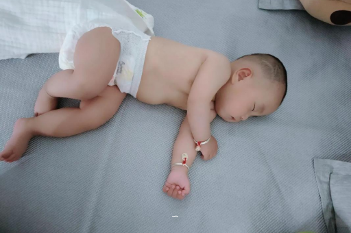 巨野怀孕肚子撑的难受